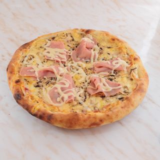 Kaprićoza pizza 50cm +1l Coca-Cola + 4 palačinke sa eurokremom