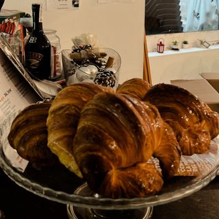 Cruasán plancha con mantequilla