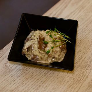 Язик тушкований в сметані (200г)