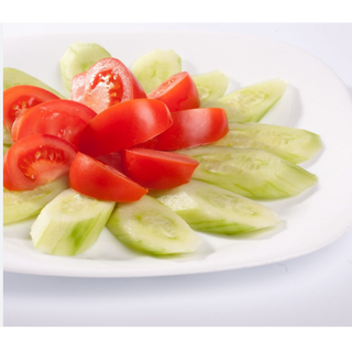 Салата Домати и краставици (400г)
