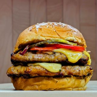 Двойной бургер с курицей мексиканский