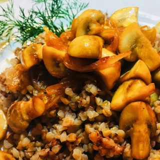 Гречка з печерицями