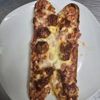 Pizza Pan De Jamón York Y Chorizo