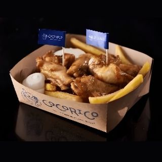 Aripioare de pui cu cartofi prăjiți