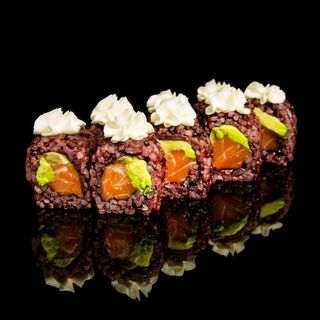 Uramaki black salmone e avocado 