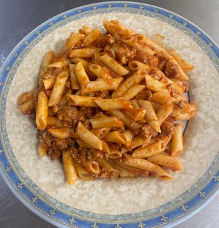 Macarrones boloñesa (ración)