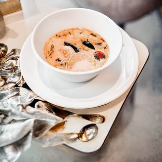 Тайський суп з морепродуктами