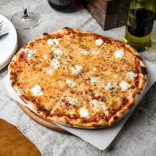 Піца Кватро Формаджи