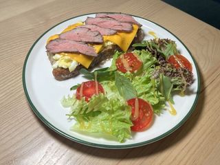 Тост з телятиною та скремблом (230g)