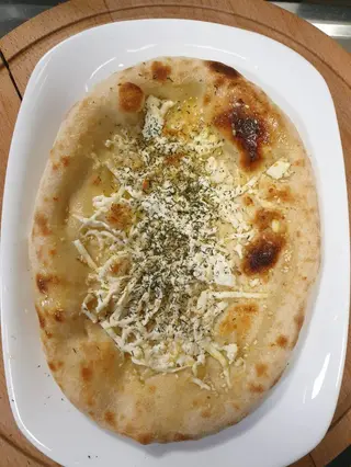 Чесново хлебче със сирене (150гр)