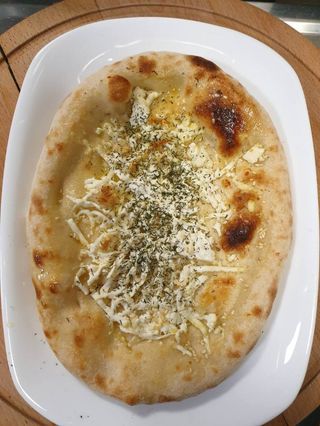 Чесново хлебче със сирене (150гр)