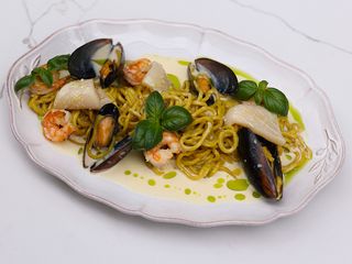 Спагеті з морепродуктами (320 g)