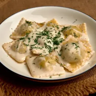 Ravioli sa pečurkama i krompirom, krem ​​sosu 16 komada
