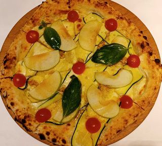 Pizza De Calabacín Y Manzana (Vegetariana)