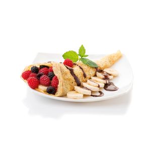 Puszysty naleśnik z owocami