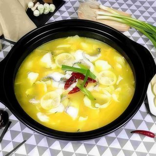 Pescado cocido con limón 酸菜鱼