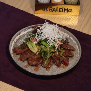 Салат из телятины на гриле