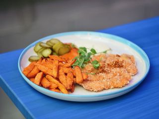 Шніцель курячий з бататом (320g)