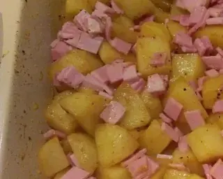 Картофи с бекон и кашкавал