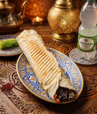PITA KRAFTOWA SHAWARMA WOŁOWA SMALL, LEMONIADA, BAKLAWA PISTACJOWA