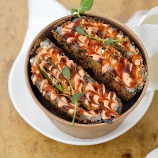 СУШІ БУРГЕР ЗІ СМАЖЕНИМ ЛОСОСЕМ (420 г)