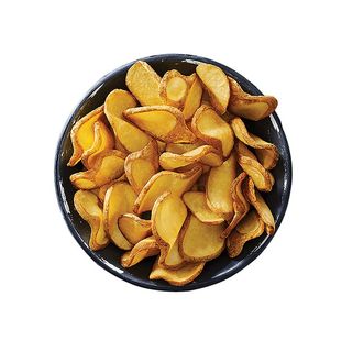 Картофени шайби със шарена сол и чесън  (300гр) и бира кен 