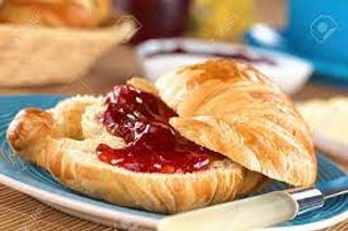74 Croissant Con Mermelada