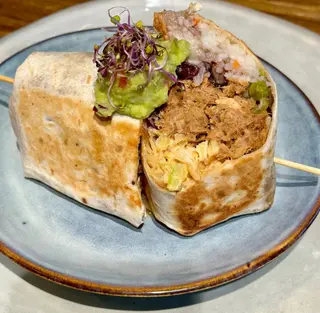 Burrito Del Mar Con Colitas De Gambas Al Ajillo