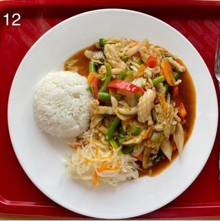 12 Smażone kalmary na ostro z trawą cytrynową