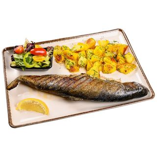 ПЪСТЪРВА НА СКАРА СЪС МИКС ЛИСТНИ САЛАТКИ И КАРТОФИ СОТЕ  (350 г)