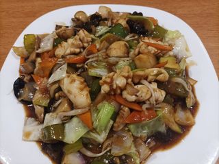 104. Калмари със зеленчуци (700гр)