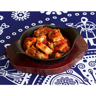 შემწვარი ხბის ნეკნები აჯიკით