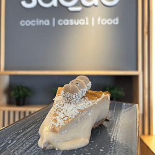 Tarta de queso y Happy hippo (porción)