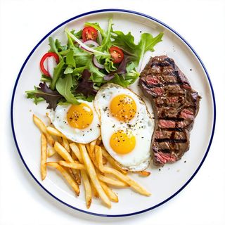 Lomo, Ensalada, Patatas Y Huevo