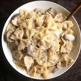 Фарфалле с сыром и грибами (250г)