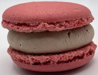 Макарон вишня