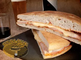 Torta Cinta De Lomo Con Queso Fundido (Media)