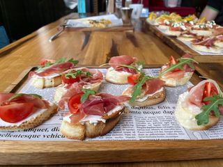 Брускети с Филаделфия и прошуто