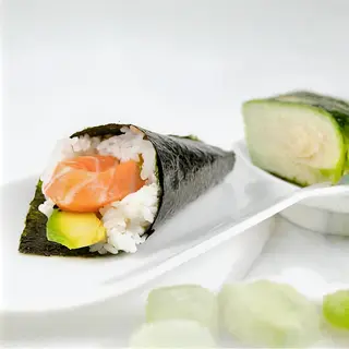 76. Temaki sake