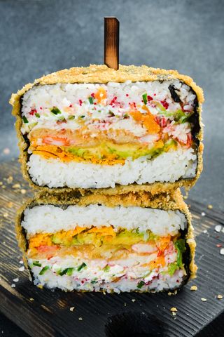 Суші бургер з креветками (560г)