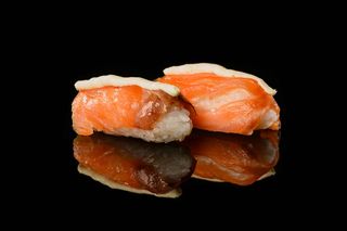 Нигири Пушена сьомга и филаделфия (2бр)