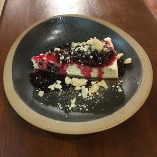 Чийзкейк с горски плодове (150г)