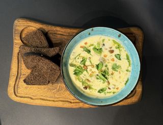 Вершковий суп з лісовими грибами