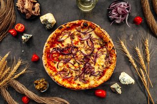 Пицца "Тунец и каперсы" 