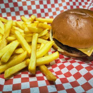 Menu infantil de hamburguesa de ternera 