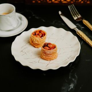 Nid d’oiseau aux noisettes