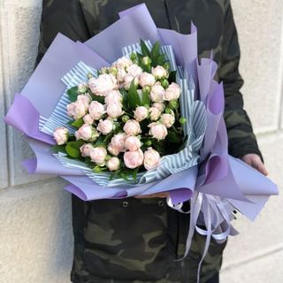 Букет з 7 кущових троянд Бомбастік