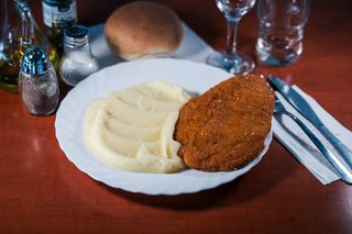 Cartofi Piure cu  Snitel de Pui