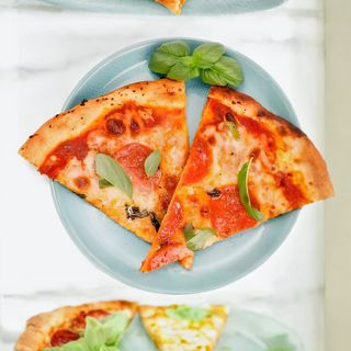 Квадратно парче пица с шунка и кашкавал (220г)