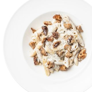 Пенне з грибним соусом та білими грибами 